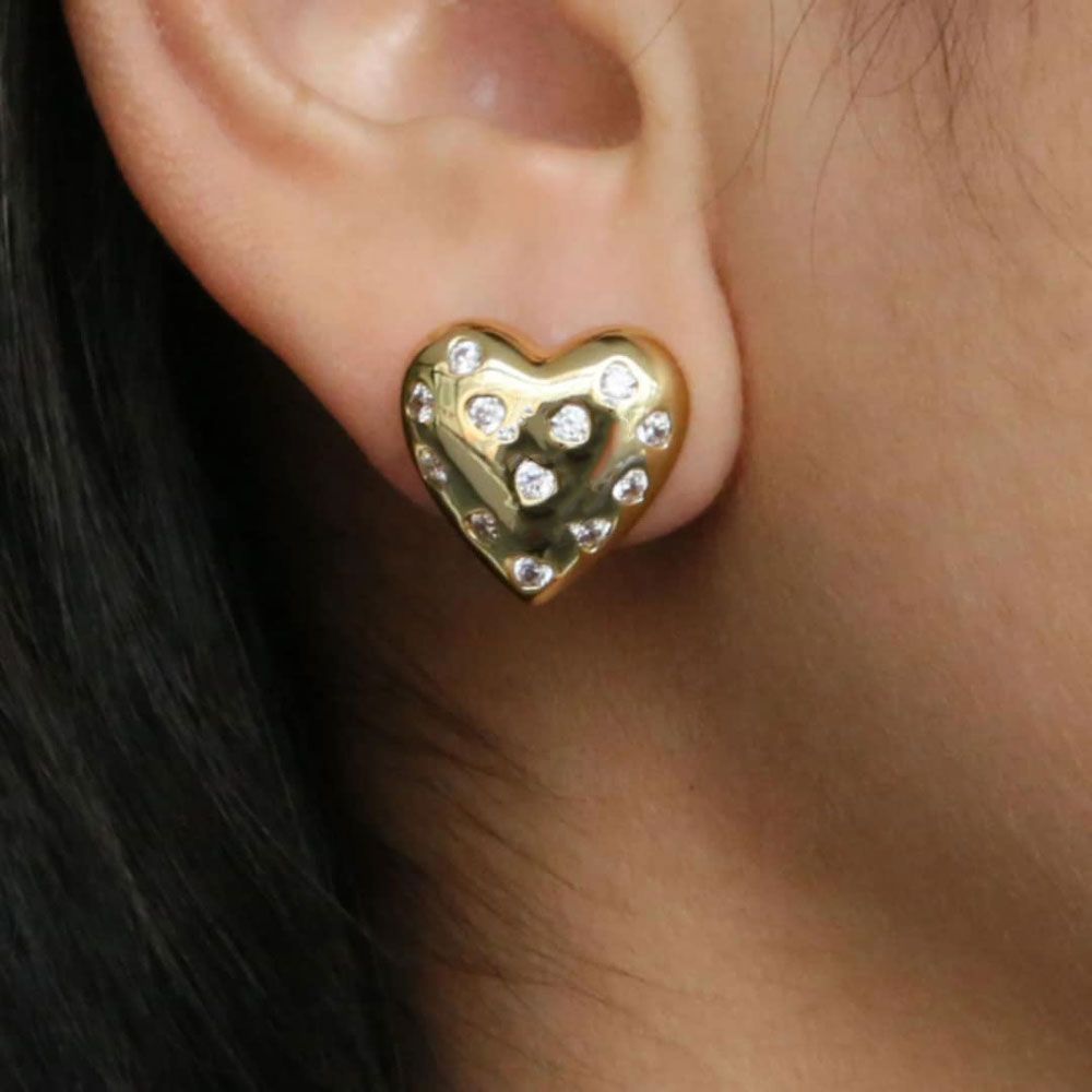 Γυναικεία Χρυσά Σκουλαρίκια Καρφωτά Σε Σχήμα Καρδιάς – Women’s Gold Heart-Shaped Stud Earrings