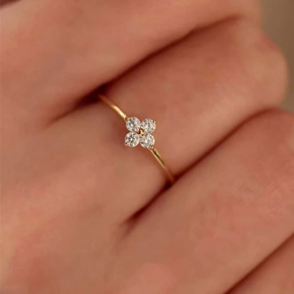 Γυναικείο Ατσάλινο Ρυθμιζόμενο Δαχτυλίδι Σε Σχήμα Λουλούδι Με Πέτρες Ζιργκόν – Women’s Adjustable Steel Ring in Flower Shape with Zircon Stones