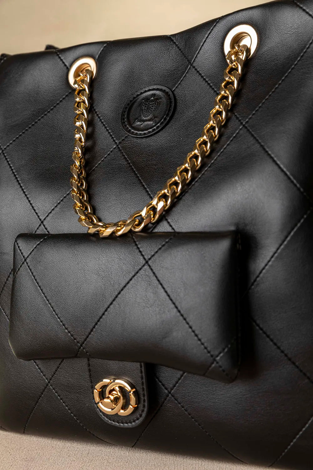 Ελαφριά τσάντα ώμου με διπλό κράτημα Fragola