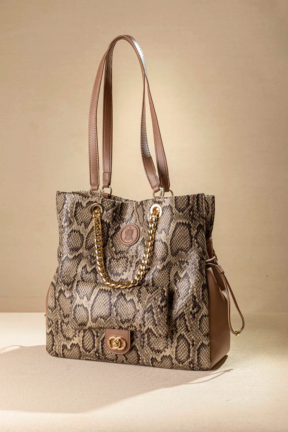 Ελαφριά τσάντα ώμου με διπλό κράτημα Fragola