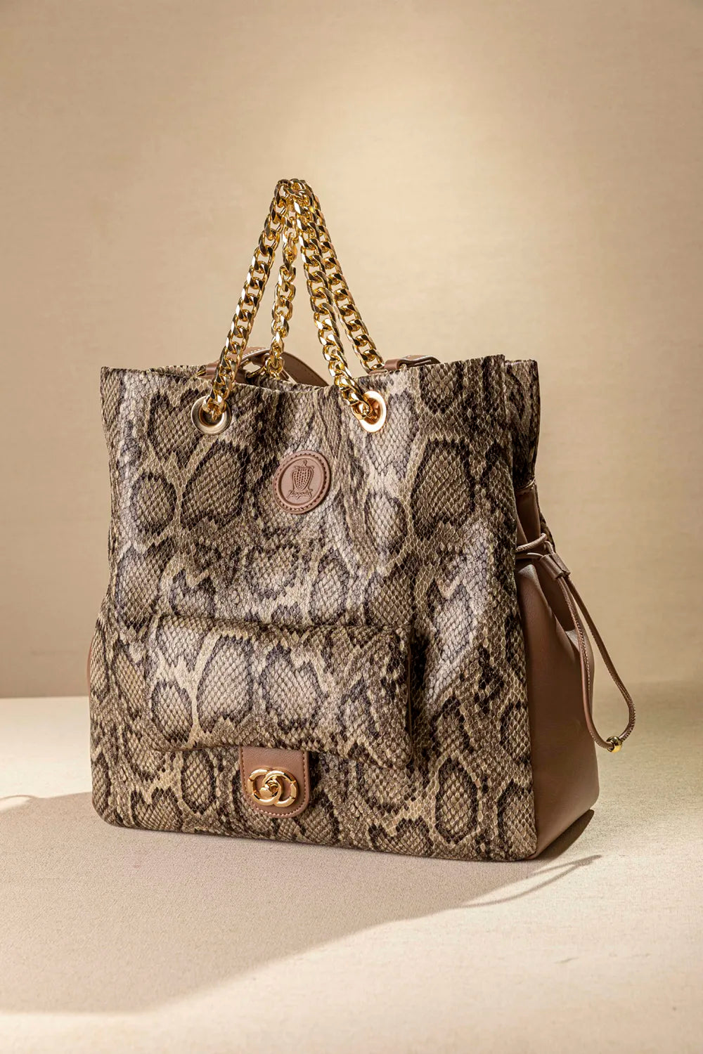 Ελαφριά τσάντα ώμου με διπλό κράτημα Fragola