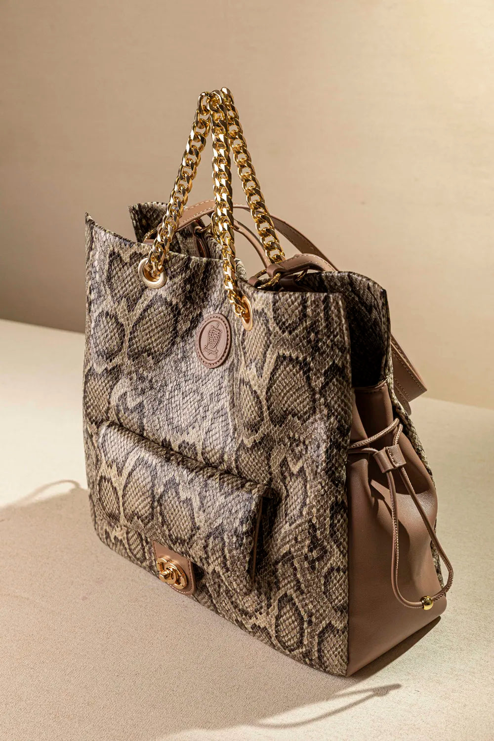 Ελαφριά τσάντα ώμου με διπλό κράτημα Fragola