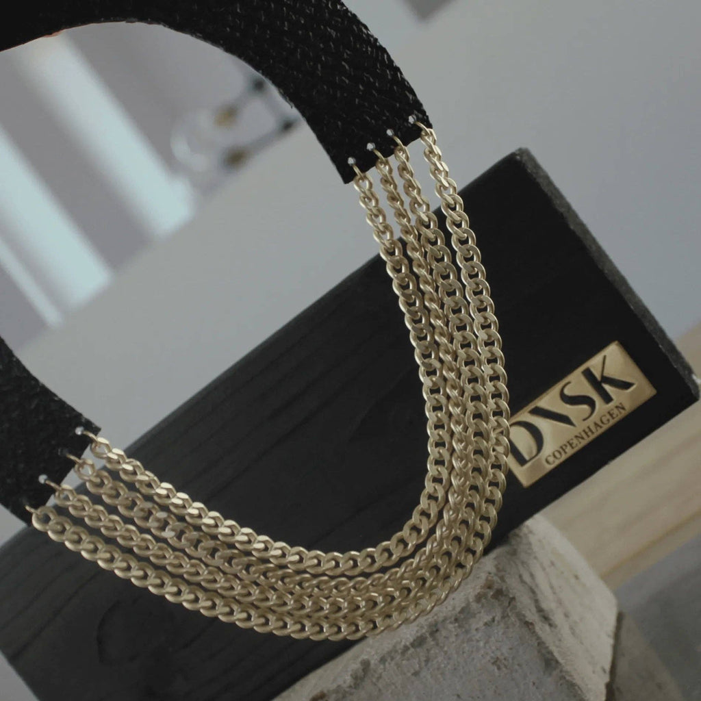 Anastazia IN | Κολιέ Collar από Μαύρο Δέρμα με Τριπλές Αλυσίδες Επιχρυσωμένου Ατσαλιού